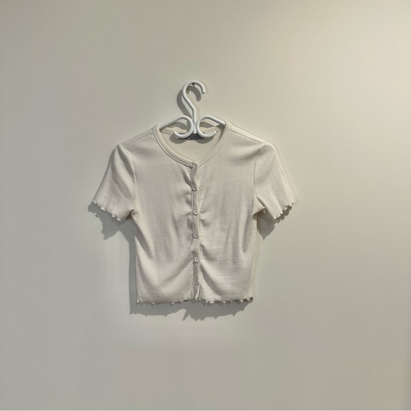 8 seconds Tops - 8 seconds | women's small white Button-Up Short Sleeve Top with ruffles